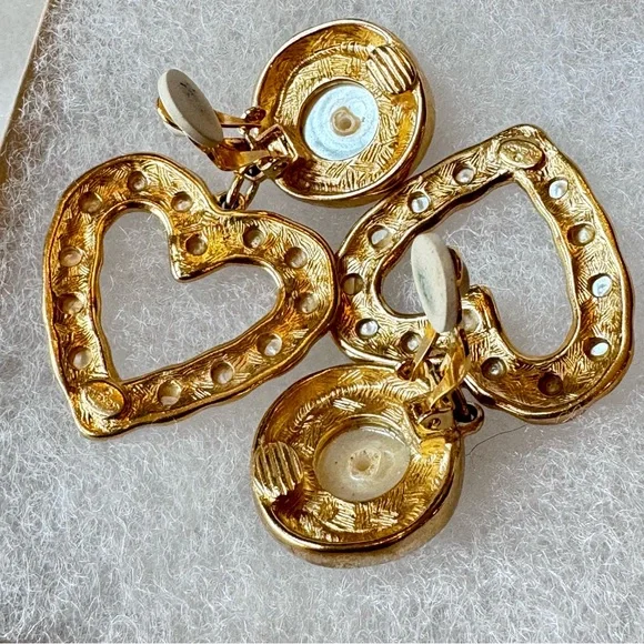 GIVENCHY AMAZING VINTAGE HEART PEARL GOLD TONE EARRINGS 1990s inv tag 12